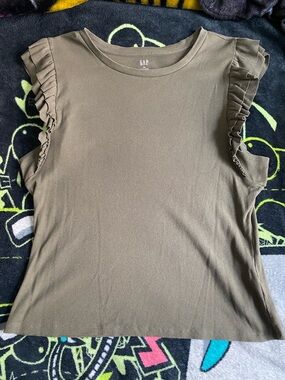 Gap olive green ruffle sleeve top xxl